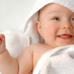 赤ちゃん・新生児のスキンケアはいつから？プルプル肌を守る保湿方法とコツ