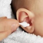 子供が耳掃除を嫌がる、痛がるの時にぜひ。安全な掃除方法のコツと注意点